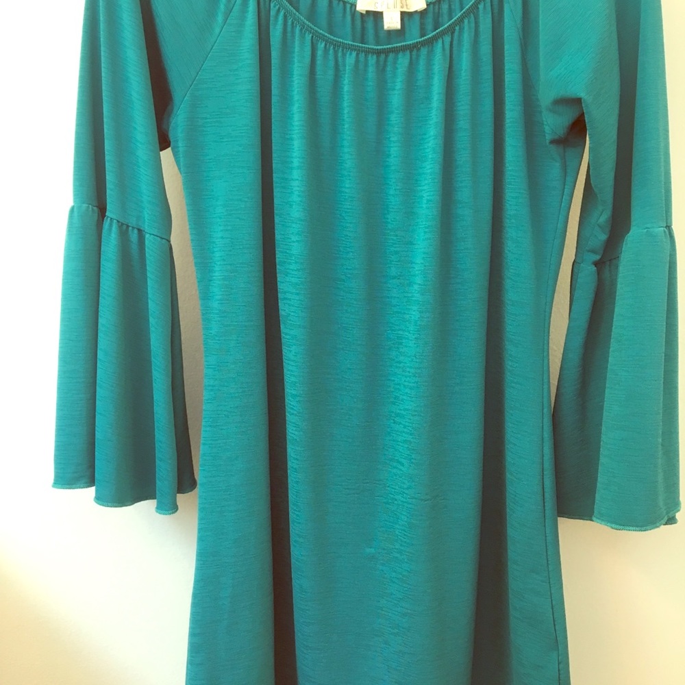 Spense bell sleeve turquoise top. Size small.